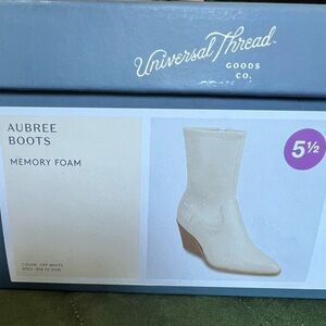 NWT Universal Thread Aubree Boots. Cream Western inspired memory foam boots